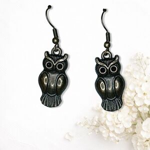 6085gc. Angry Owl Earrings Bronze